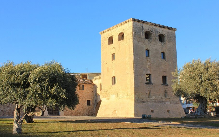 Torre Vella - Galeria de pintures i altres, Spain